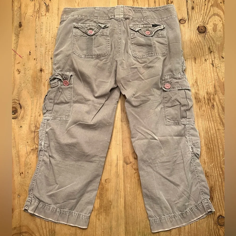Sanctuary Green Cargo Distressed Capris Size M - Picture 3 of 6